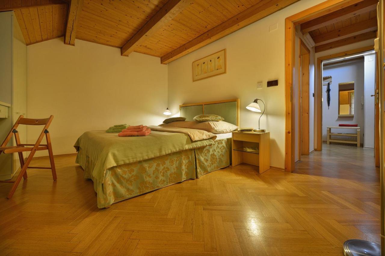 Old Town Apartments Tyn Praha Bagian luar foto