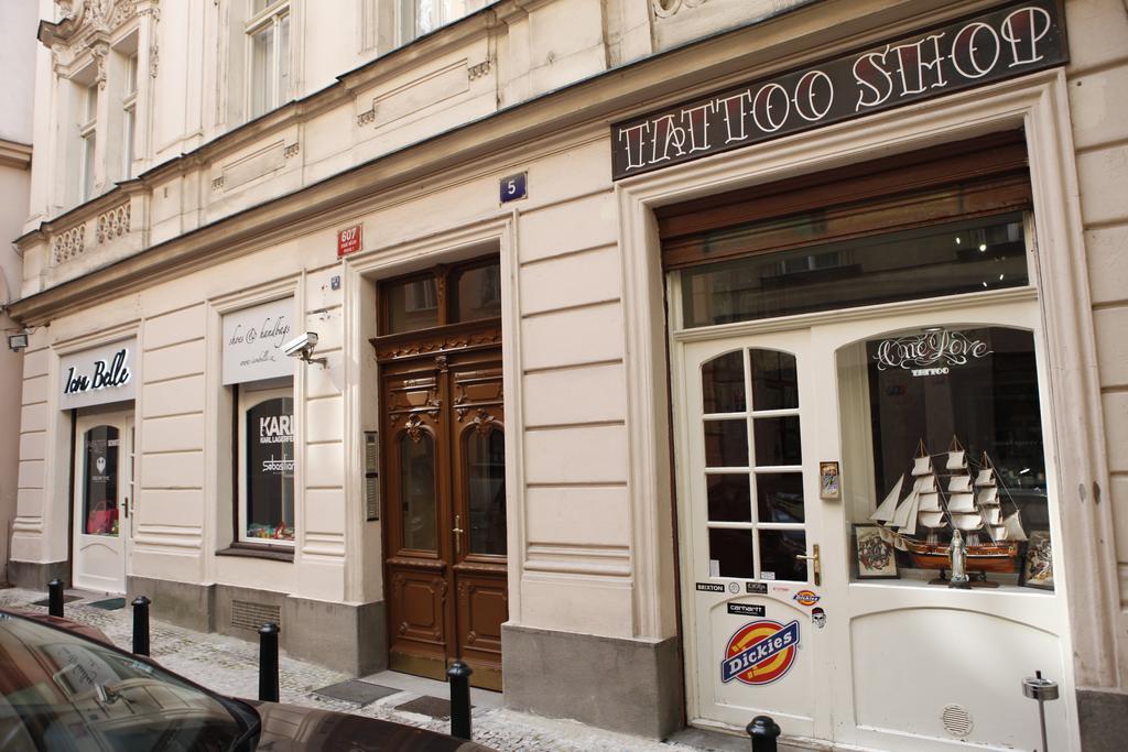 Old Town Apartments Tyn Praha Bagian luar foto
